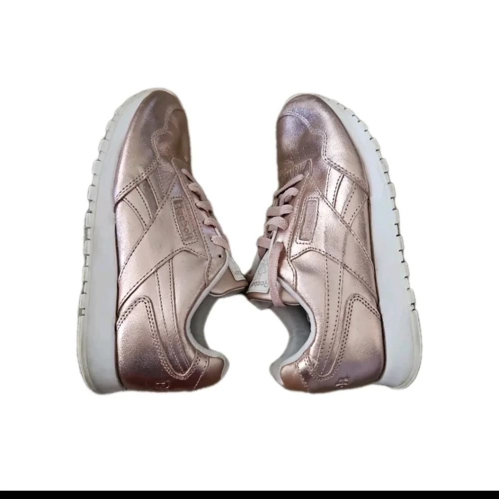 Reebok Womens Rose Gold Metallic Trendy Limited Edition Leather Sneaker 8